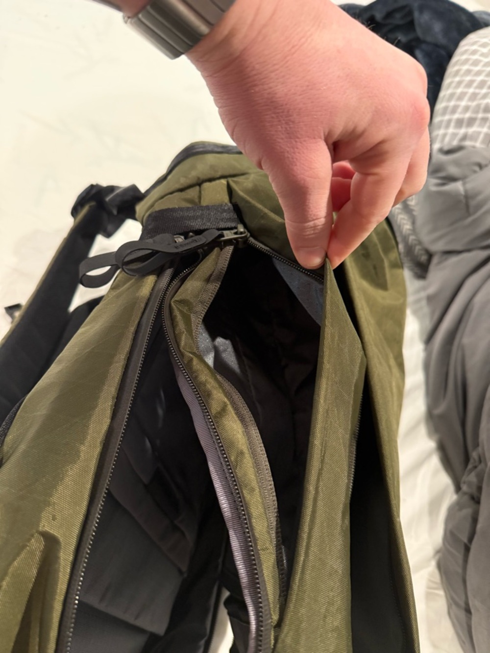 Able Carry Olive Green Daily plus 21L Backpack - Picture 8 of 12